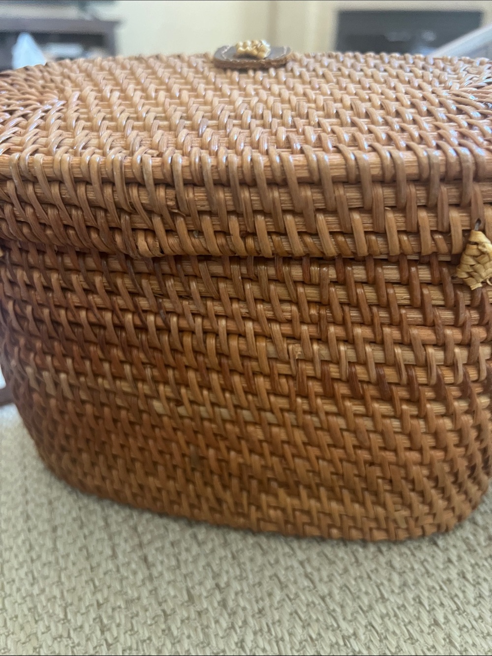 Handwoven Tan Straw Crossbody Bag with Leather Trim - Picture 3 of 6